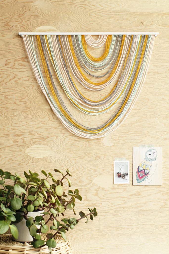 How to make your own wall tapestry using yarn